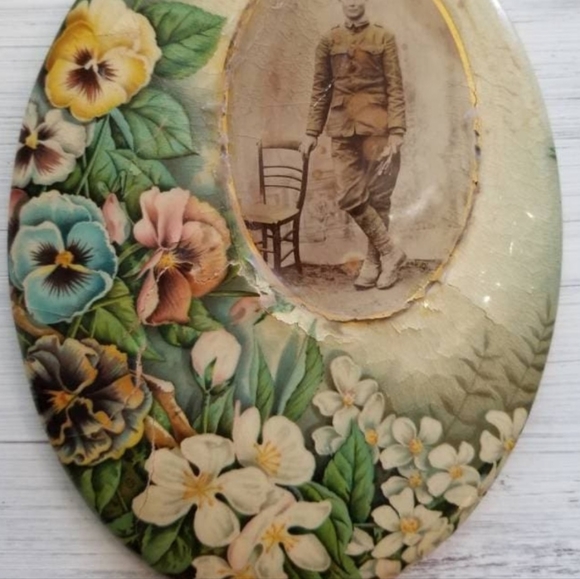 Soldier Tin Celluloid Hanging Button Floral Photograph Victorian - Picture 3 of 10